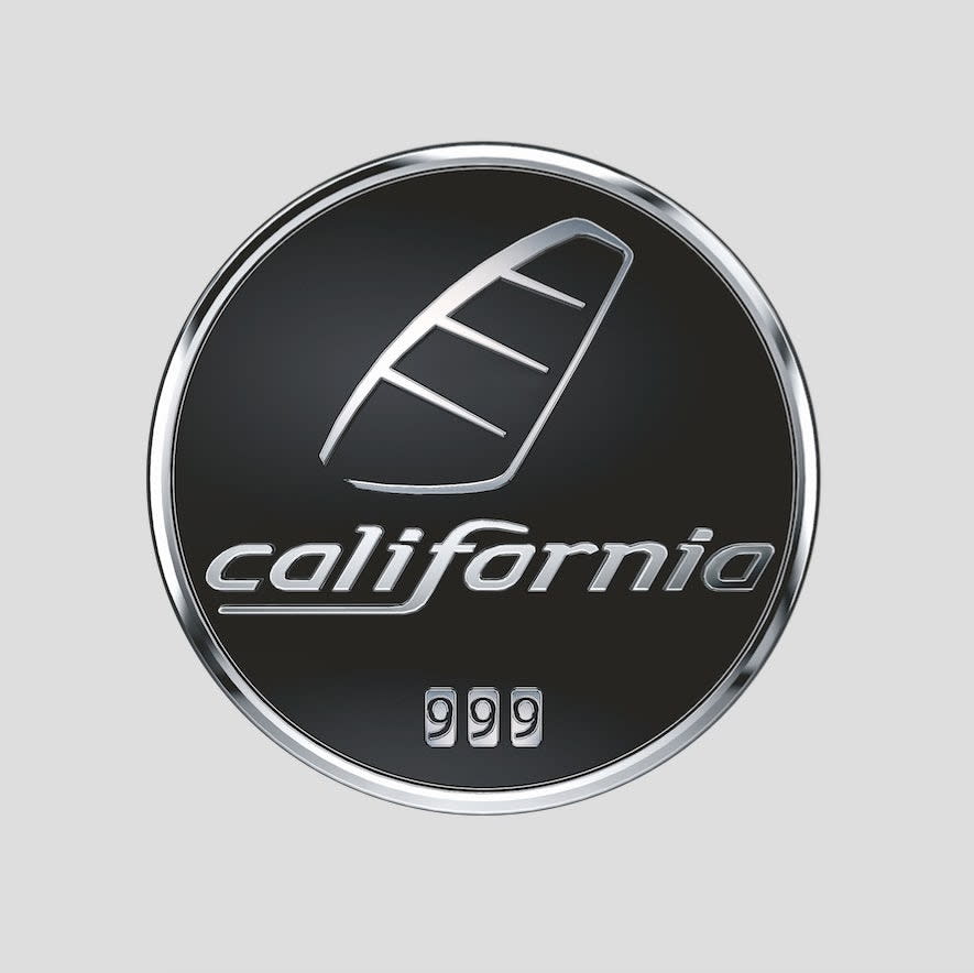 California 30 Years在B柱上可見印有限量編號California 30 Years的徽飾
