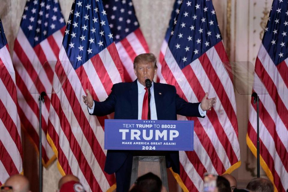 El expresidente Donald Trump hace un anuncio especial desde su club Mar-a-Lago en Palm Beach, Florida, el martes 15 de noviembre de 2022.