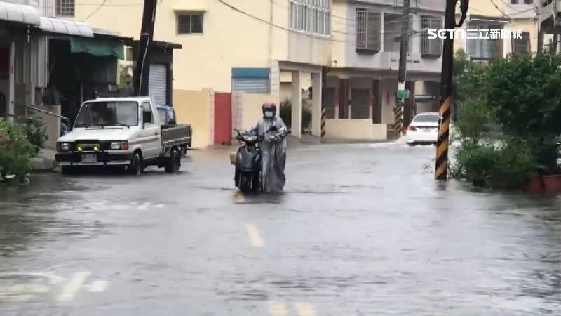 中南部連日大雨，也讓民眾飽受淹水之苦。