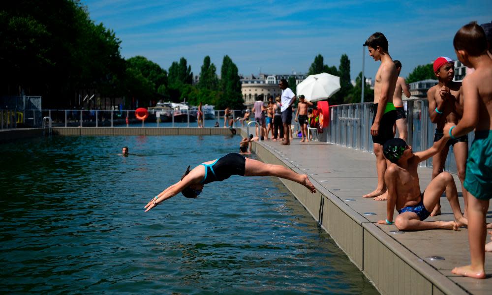 Children dive into the swimming pool at La Villette in Paris