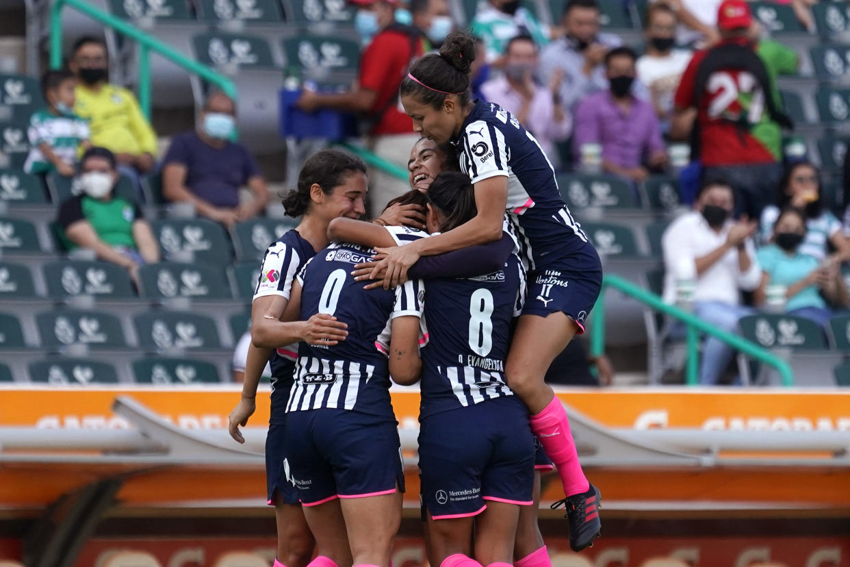 TORREON, MEXICO - SEPTEMBER 27: Players of Monterrey celebrate during a match between Santos and Monterrey as part of the Torneo Grita Mexico A21 Liga MX Femenil at Corona Stadium on September 27, 2021 in Torreon, Mexico. (Photo by Jos Alvarez/Jam Media/Getty Images)