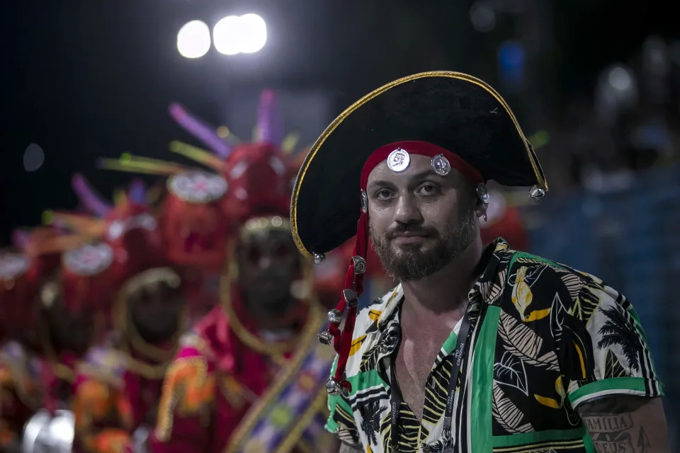 Carnavalesco Leandro Vieira no desfile da Imperatriz Leopoldinense no Carnaval de 2023 (Foto: AP Photo/Bruna Prado)