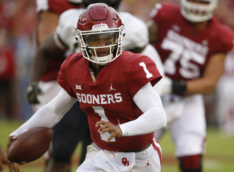 Oklahoma quarterback Kyler Murray (1) carries for a touchdown in the first half of an NCAA college football game against Army in Norman, Okla., Saturday, Sept. 22, 2018. (AP Photo/Sue Ogrocki)