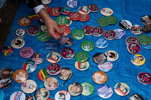 A woman picks out a button in Washington, D.C. (Photo: ROBERTO SCHMIDT via Getty Images)