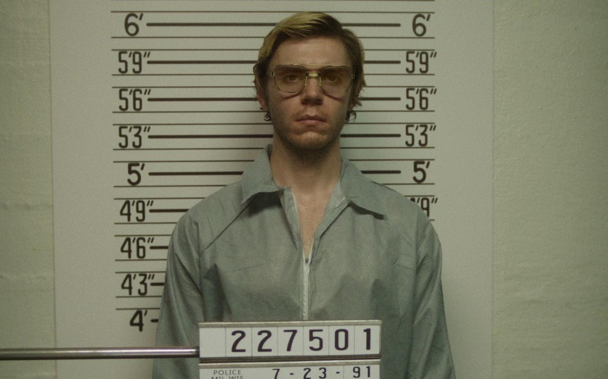 Evan Peters spielt in der Netflix-Serie "Dahmer" den US-Killer Jeffrey Dahmer furchteinflößend gut. (Bild: Netflix)