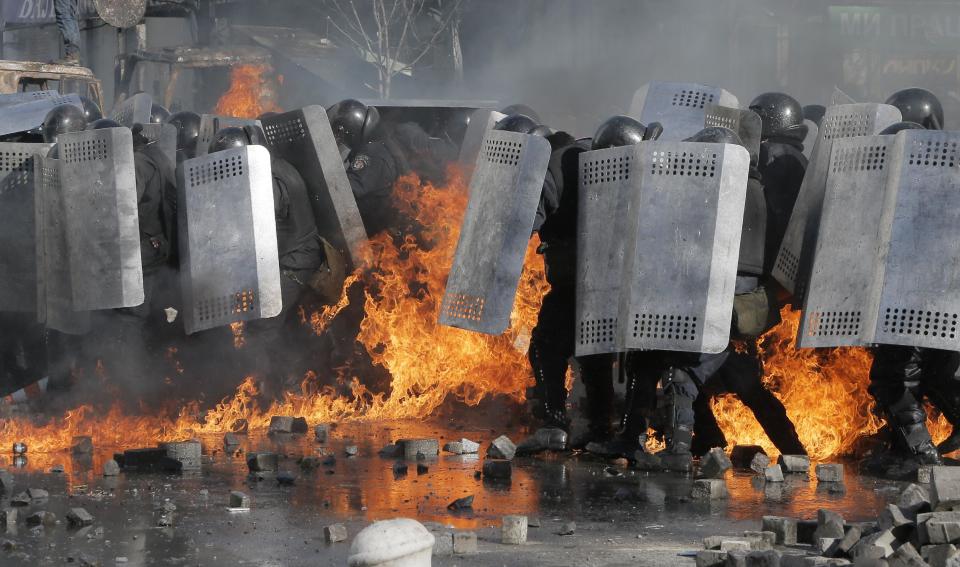 Riot police clash with anti-government protesters outside Ukraine's parliament in Kiev, Ukraine, Tuesday, Feb. 18, 2014. Thousands of angry anti-government protesters clashed with police in a new eruption of violence following new maneuvering by Russia and the European Union to gain influence over this former Soviet republic. (AP Photo/Efrem Lukatsky)