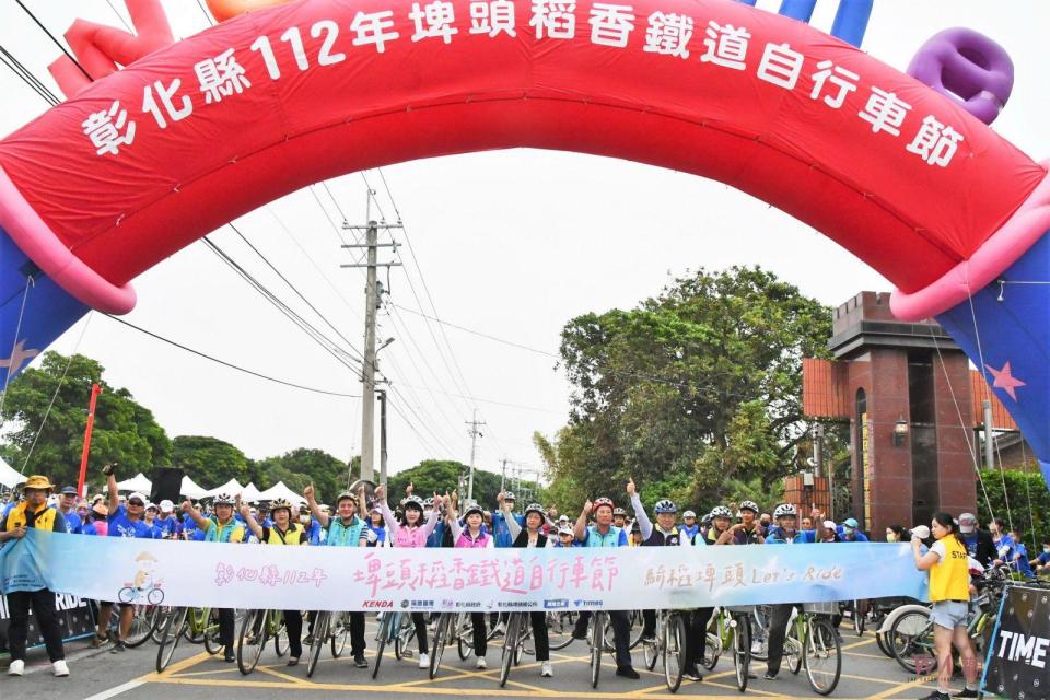 ▲埤頭鄉公所舉辦「埤頭稻香鐵道自行車節」，吸引全國各地車友呼朋引伴齊聚埤頭，穿梭鄉野間，感受田野風光。（圖／記者陳雅芳攝，2023.10.28）