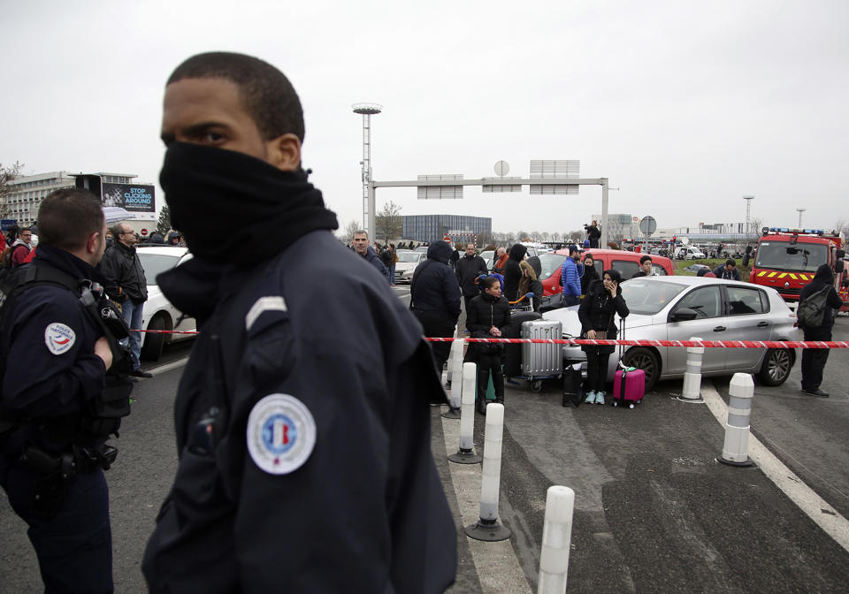 Man killed after trying to grab soldier’s gun at Paris airport