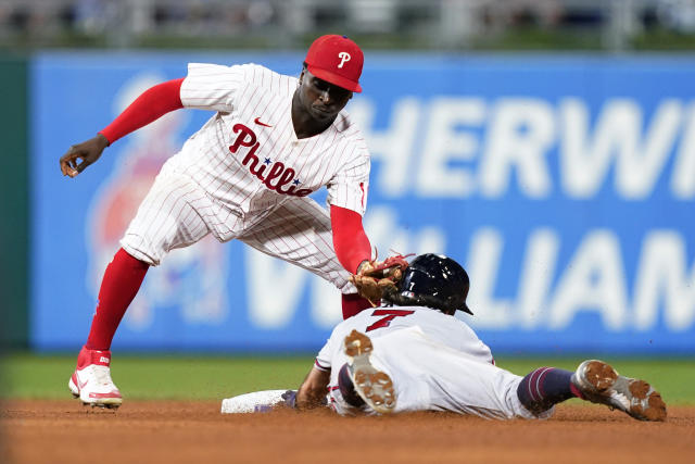 St. Petersburg, FL USA: Philadelphia Phillies shortstop Didi Gregorius (18)  throws to first for the out during a spring training baseball game against  the Tampa Bay Rays, Wednesday, April 6, 2022, at