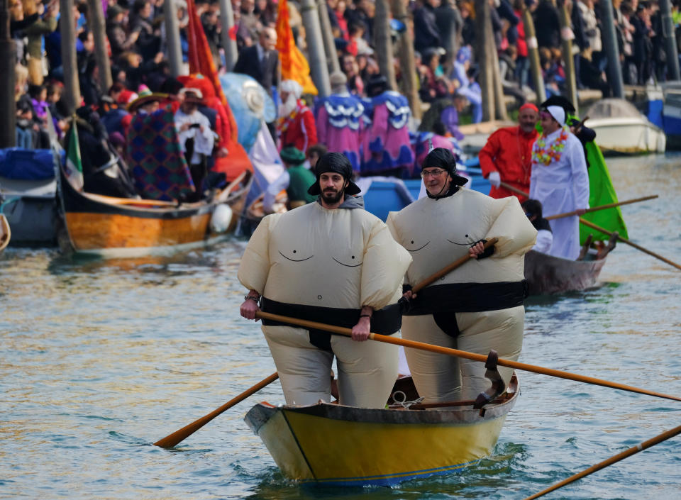 Las fotos del Carnaval de Venecia que muestran lo abarrotado que está