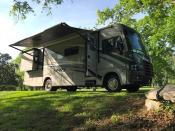 <p>En Nashville te puedes alquilar una RV por una noche ( $450) a través de Airbnb y disfrutar del eclipse en este “transformer” como los dueños lo llaman. Crédito: airbnb.com </p>