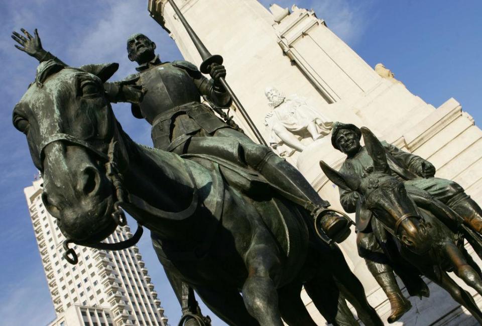 La estatua del Quijote y Sancho Paz en Madrid.