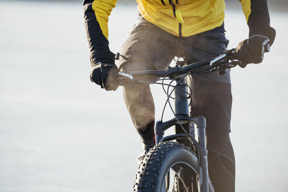 Hacer ciclismo no sería tan dañino para los hombres como muchos podrían pensar. Foto: Johner Images/Getty Images