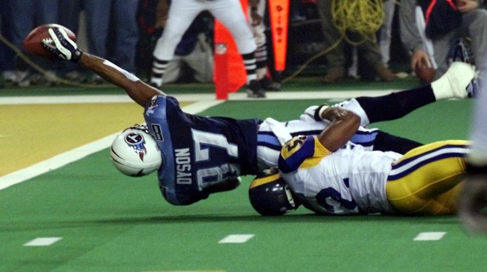 Kevin Dyson tries but fails to get the ball into the end zone as he is tackled by St. Louis Rams’ Mike Jones on the final play of Super Bowl XXXIV. (AP)