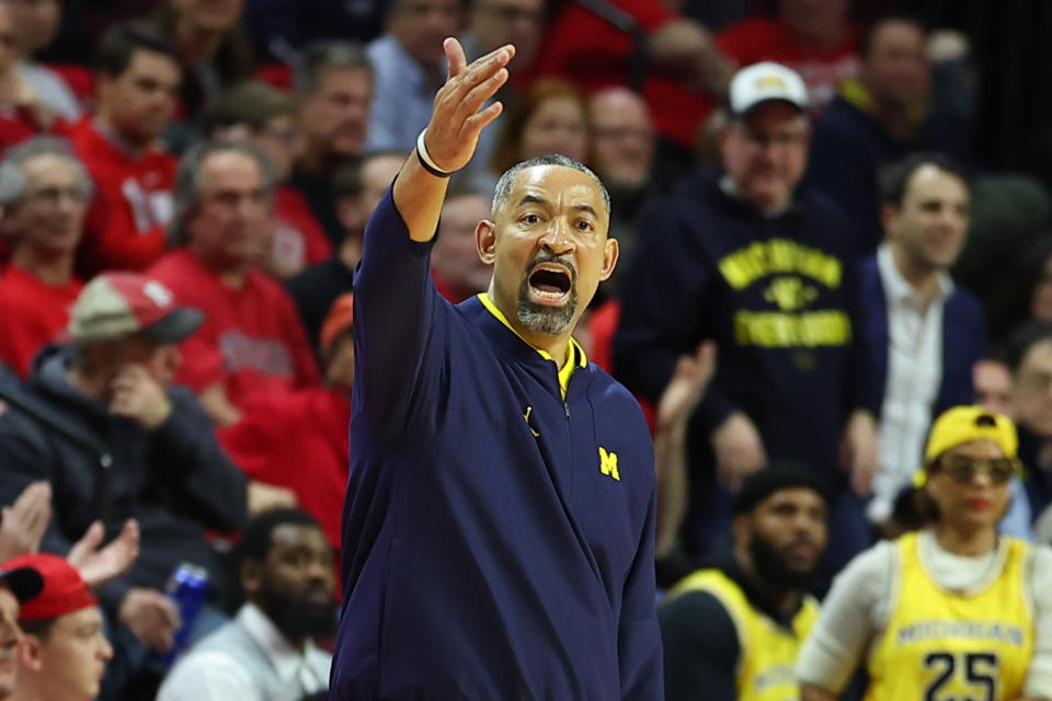 PISCATAWAY, NJ - 29 DE FEVEREIRO: Juwan Howard, técnico do Michigan Wolverines, na linha lateral durante a primeira metade de um jogo de basquete universitário contra Rutgers.  (Foto de Rich Graysle/Ikon Sportswire via Getty Images)