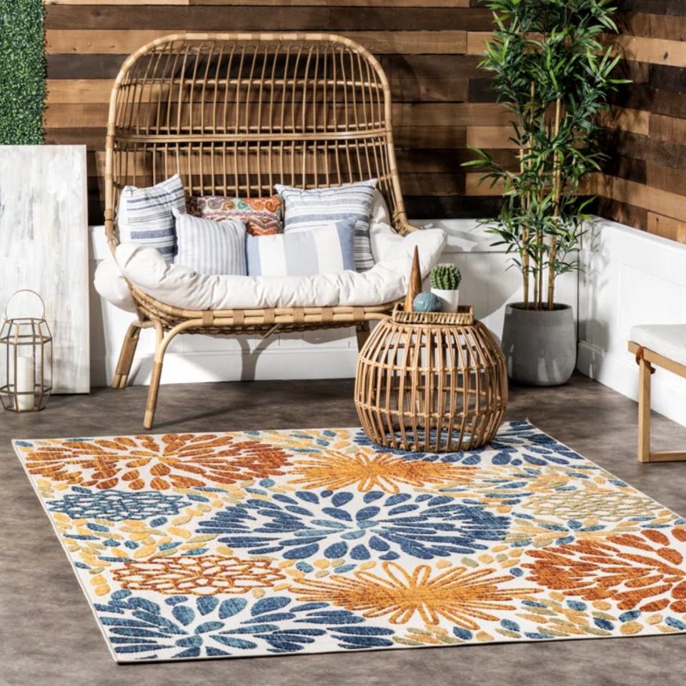 the floral rug outside with outdoor furniture