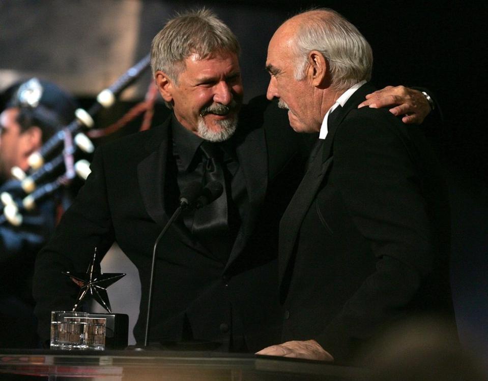 Connery recibió el premio Life Achievement Award del Instituto Estadounidense del Cine (AFI) en 2006, presentado por el coprotagonista de Indiana Jones, Harrison Ford.