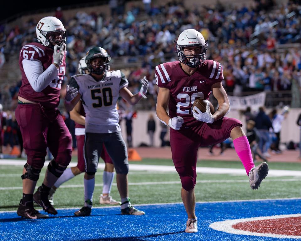 Seaman Jack Bloom (28) celebrates after scoring a touchdown Friday.