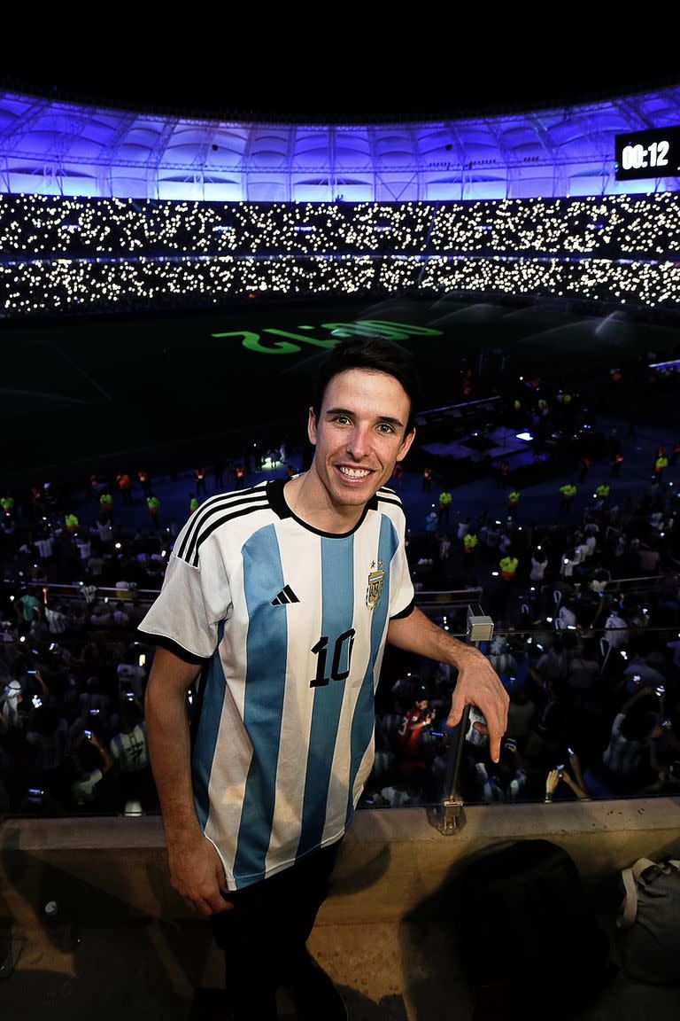 Álex Márquez en el estadio Madre de Ciudades de Santiago del Estero, donde presenció la goleada de la Argentina frente a Curazao y disfrutó de los goles de Lionel Messi