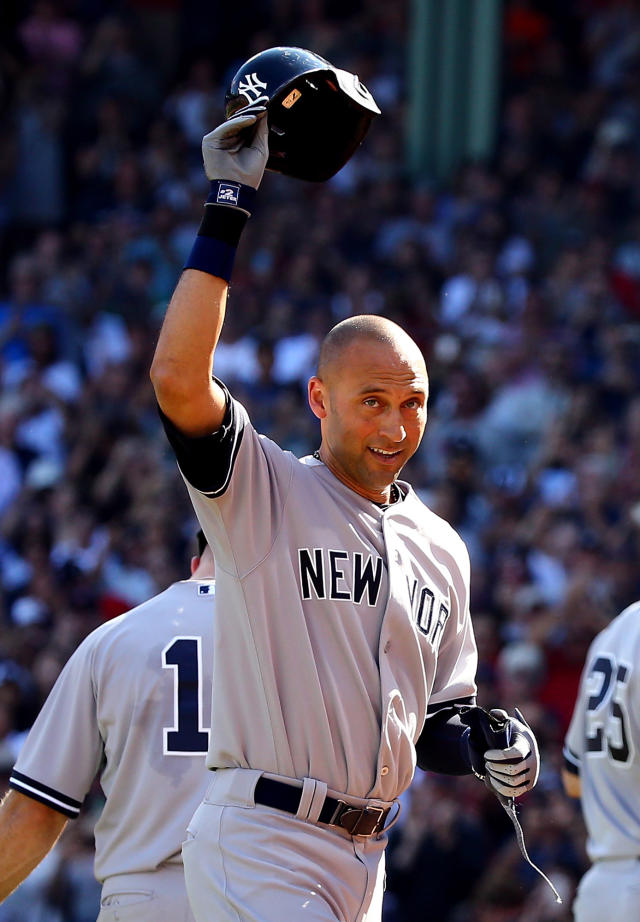 Derek Jeter shrugs off Carlos Correa jab over Gold Gloves: 'Doesn't even  warrant a response