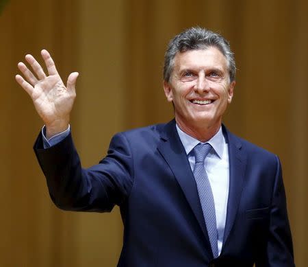 Argentina's President-elect Mauricio Macri acknowledges the audience as he attends the inauguration of incoming Buenos Aires' City Mayor Horacio Rodriguez Larreta (not seen) in Buenos Aires December 9, 2015. REUTERS/Enrique Marcarian -