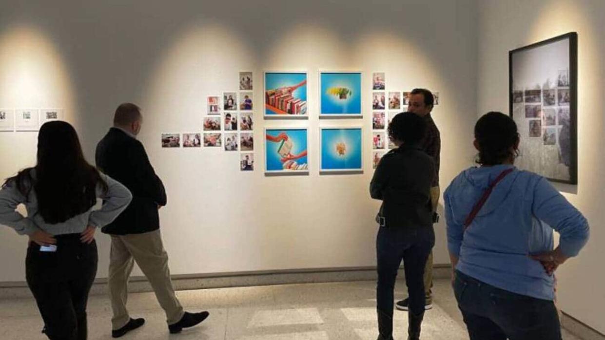 The exhibition's visitors at the exposition. Photo: MUSA, FIL Guadalajara, Nataliia Matsenko