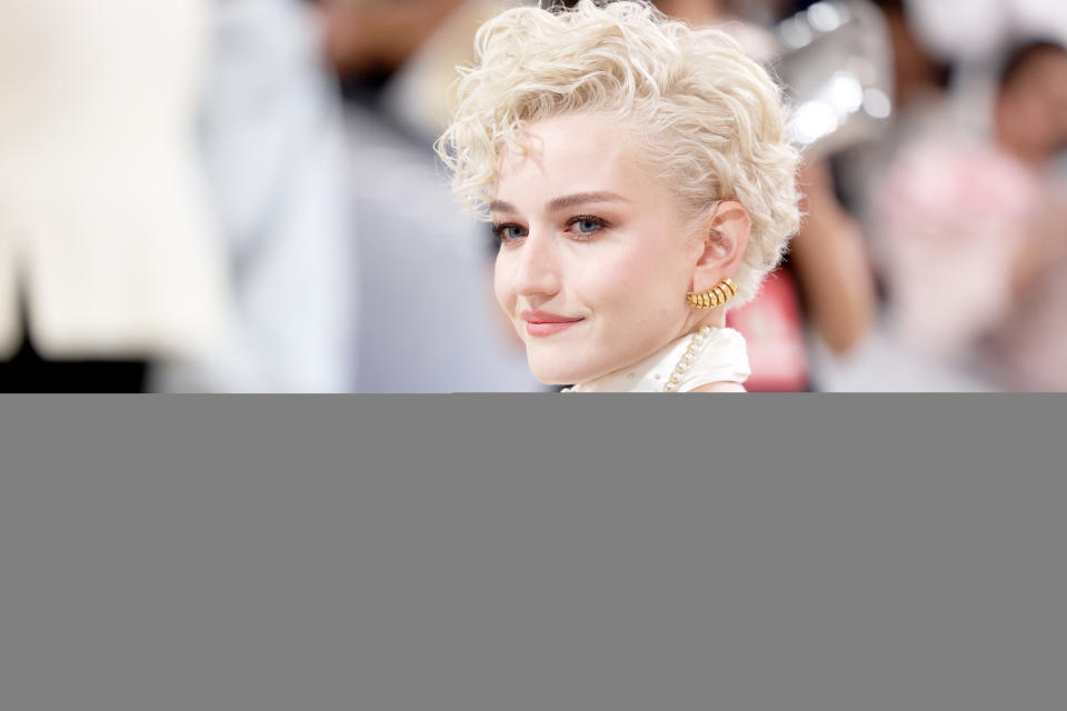 curly cuts julia garner