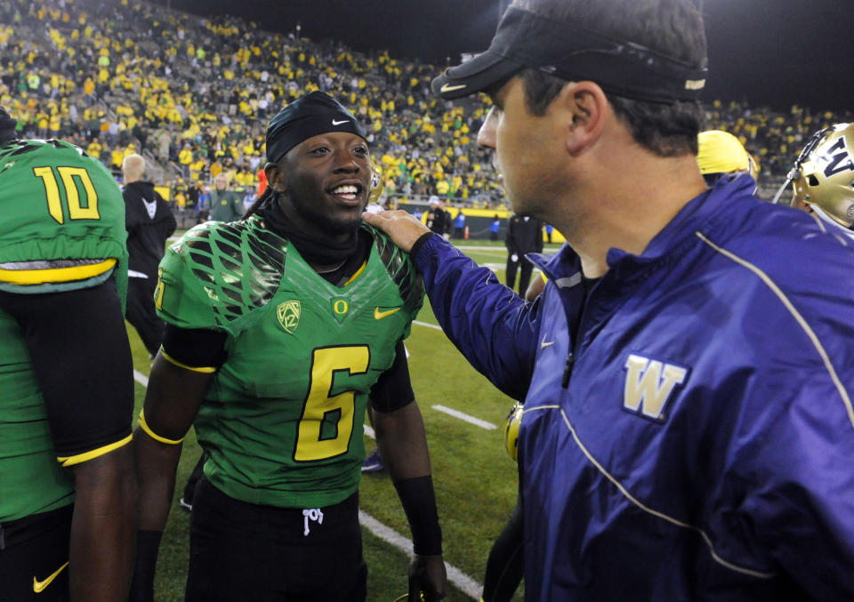 Running back De'Anthony Thomas #6 of the Oregon Duck speaks with head coach Steve Sarkisian after the game on October 6, 2012 at Autzen Stadium in Eugene, Oregon. Oregon won the game 52-21. (Photo by Steve Dykes/Getty Images)