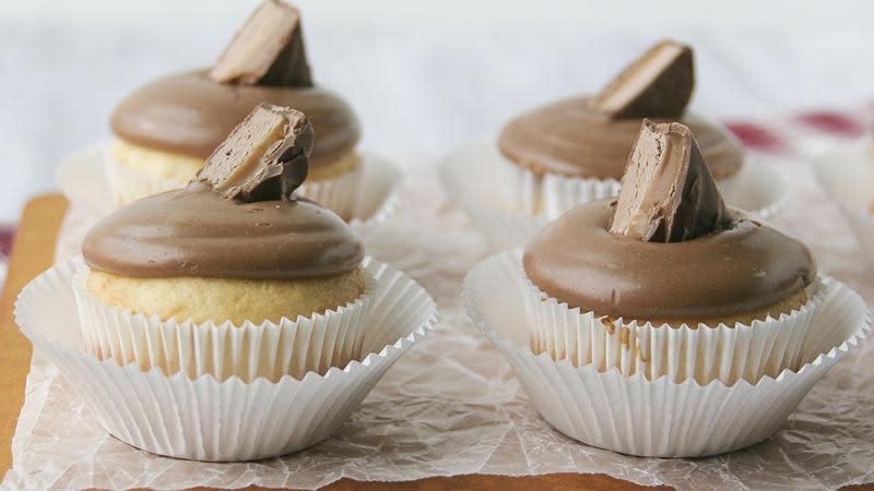 Vanilla Cupcakes with Milky Way Frosting