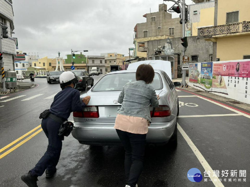 車輛故障卡車陣　警急救援排除保持車流通暢