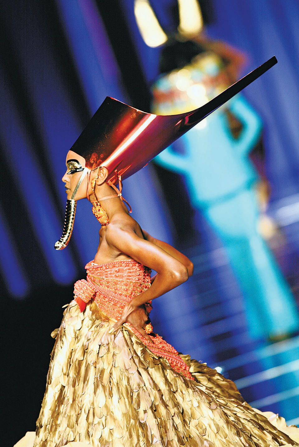Model on the runway wearing Dior Couture spring 2004 Nefertiti look.