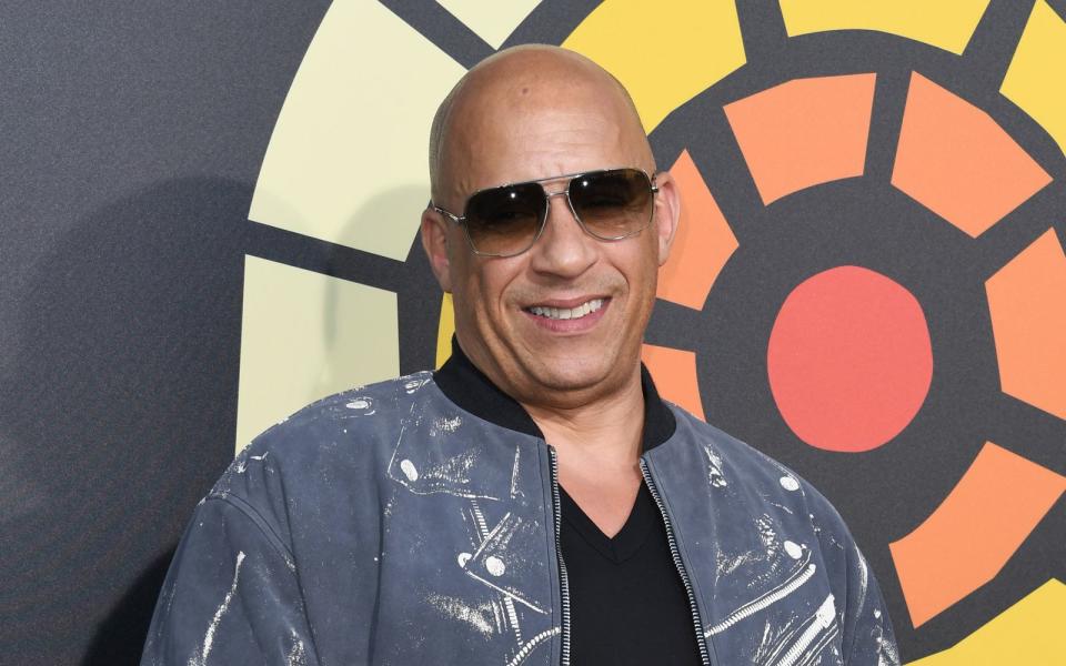 Seine 55 Jahre sieht man ihm nicht an: Vin Diesel, Star der Filmreihe "The Fast and the Furious", ist ein gutes Beispiel, dass auch in Sachen Frisur gelten kann: Weniger ist mehr. (Bild: 2021 Getty Images/Jon Kopaloff)