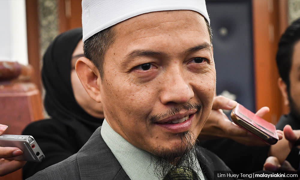 Nik Abduh grateful over Khairuddin's fate, eggs Harapan to find new topic