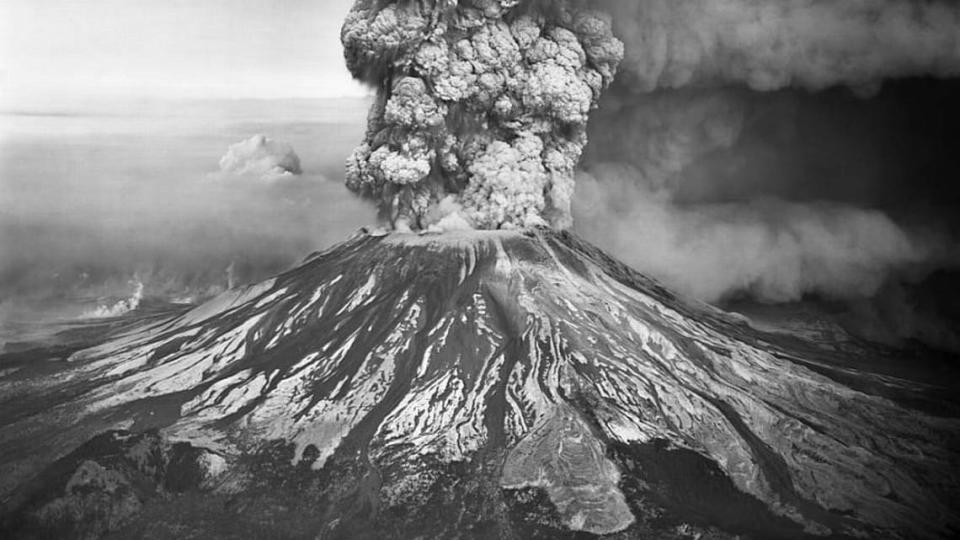 Mount St. Helens erupts on May 18, 1980. | Historical/GettyImages