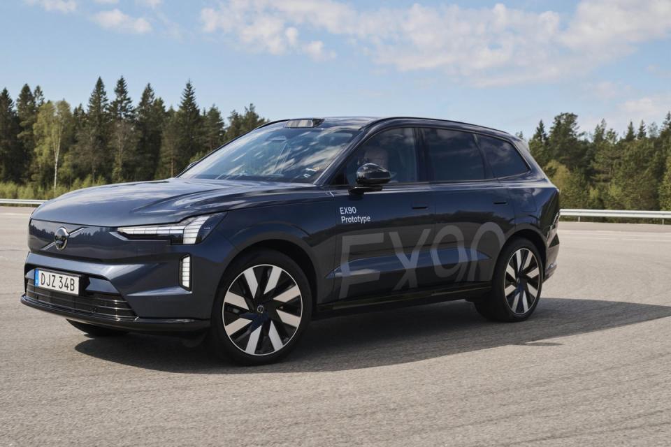 2025 volvo ex90