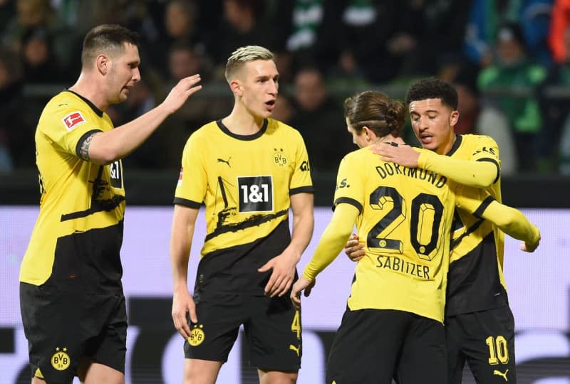 Dortmund's Jadon Sancho (R) celebrates his side's second goal of the game with teamates Marcel Sabitzer, Niklas Suele and Nico Schlotterbeck during the German Bundesliga Soccer match between SV Werder Bremen and Borussia Dortmund at the Weser Stadium. Carmen Jaspersen/dpa