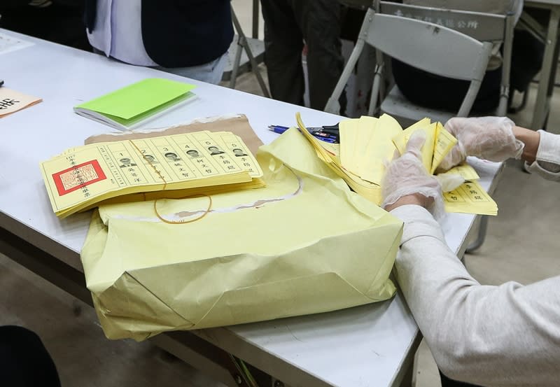 國民黨台北市長候選人丁守中聲請重新計票，台北地方法院3日啟動驗票作業。（中央社／台北市攝影記者聯誼會提供）