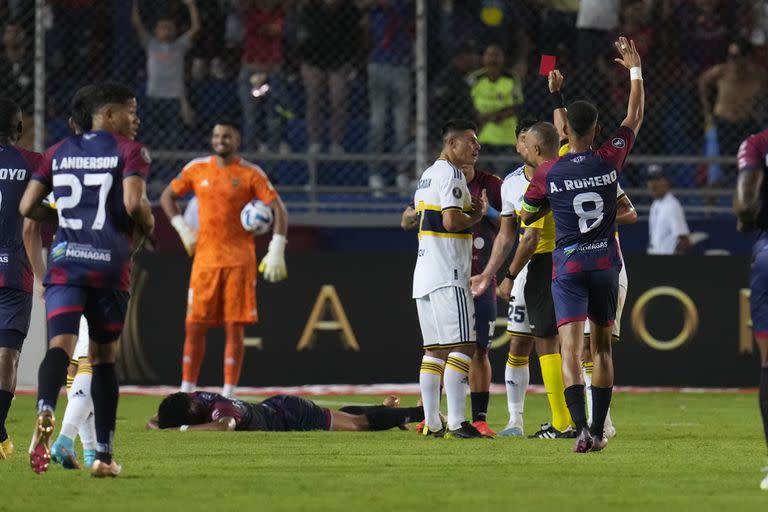 Bruno Valdez y Facundo Roncaglia se fueron expulsados en la visita de Boca a Monagas en Venezuela, en el inicio de la etapa de grupos de la Copa Libertadores.