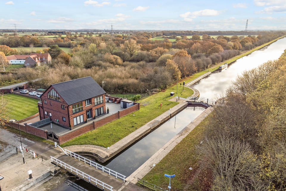 Lock Bridge House