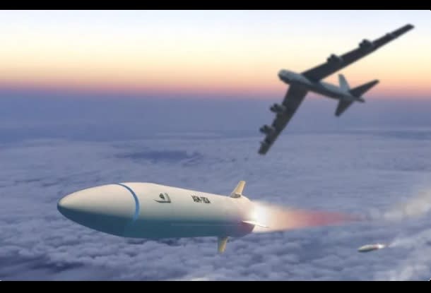 美國近期宣布成功試飛高超音速飛行載具，中國就立刻提出了可以「同時追蹤 10 枚 20 馬赫飛彈」的雷達。圖為高超音速導彈發射示意圖。   圖：翻攝自 空天力量