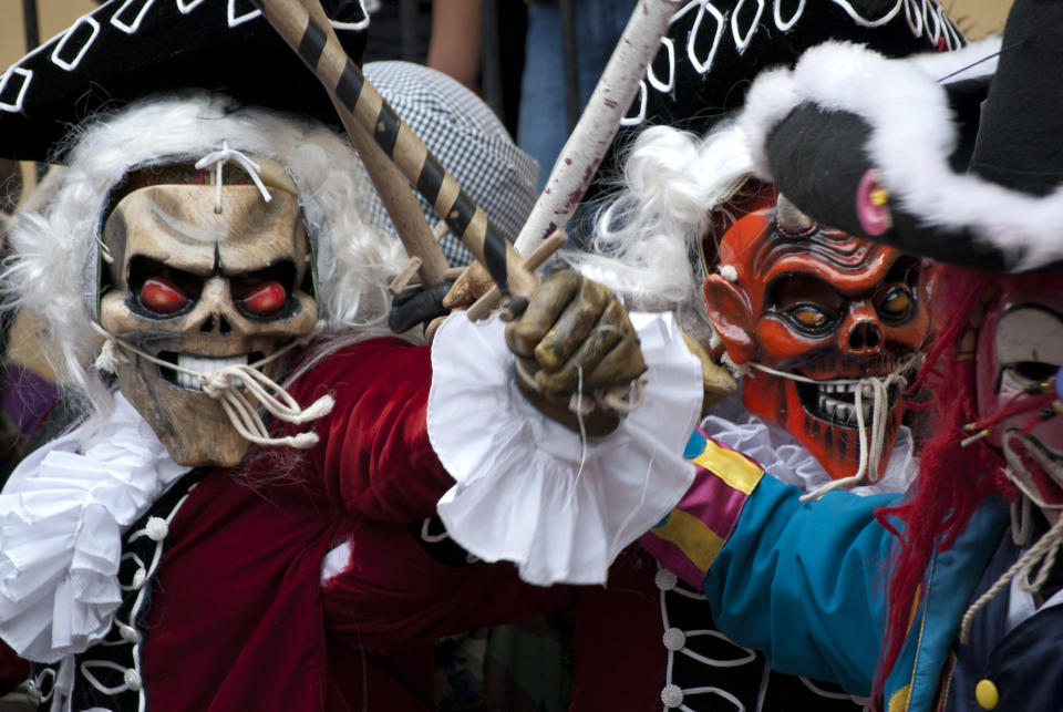 Bailarines disfrazados en Veracruz. Foto: Getty Images. 