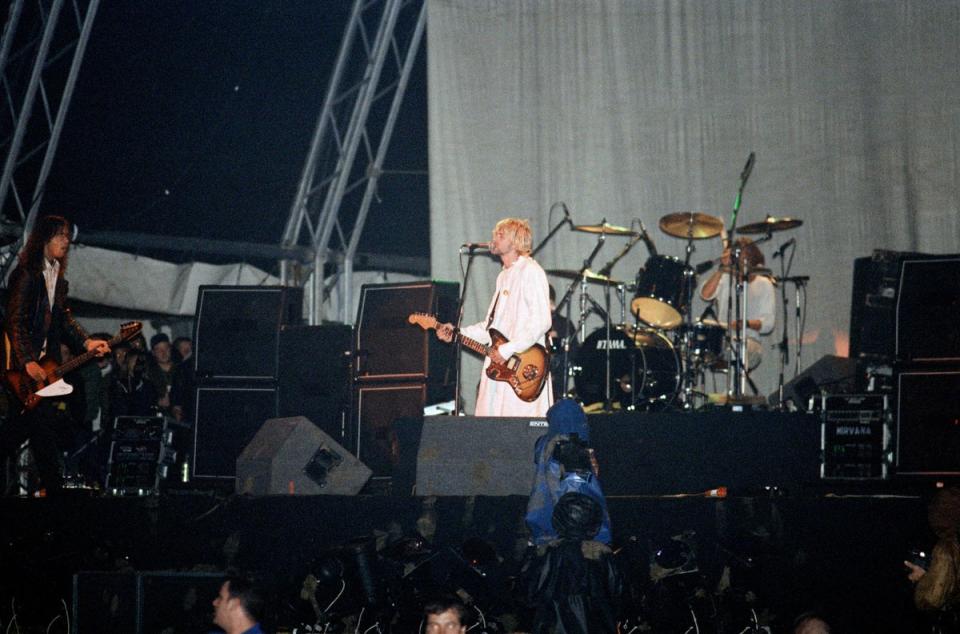 Kurt Cobain of Nirvana performing in a hospital gown at Reading 1992 (Alamy Stock Photo)