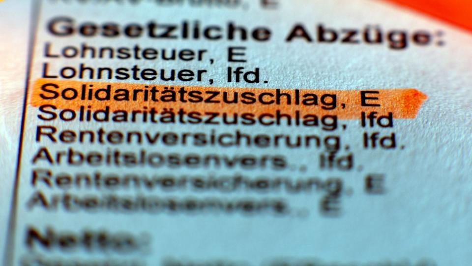 Die meisten Bundesbürger müssen ab 2021 keinen Solidaritätszuschlag mehr zahlen. Die Abgabe wird für rund 90 Prozent der Zahler abgeschafft.