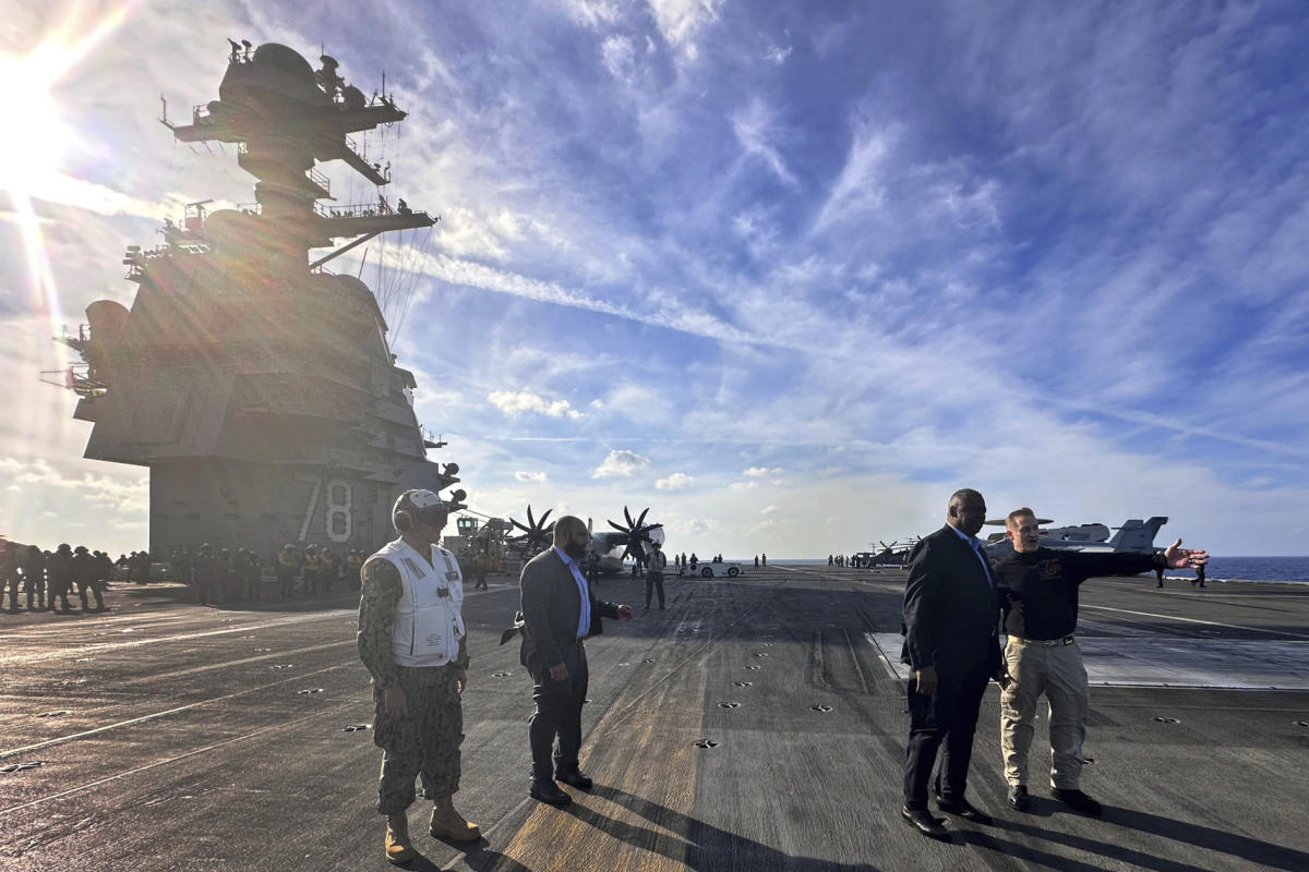 Самолетоносачът USS Gerald R. Ford се завръща у дома след удължено разполагане, защитавайки Израел
