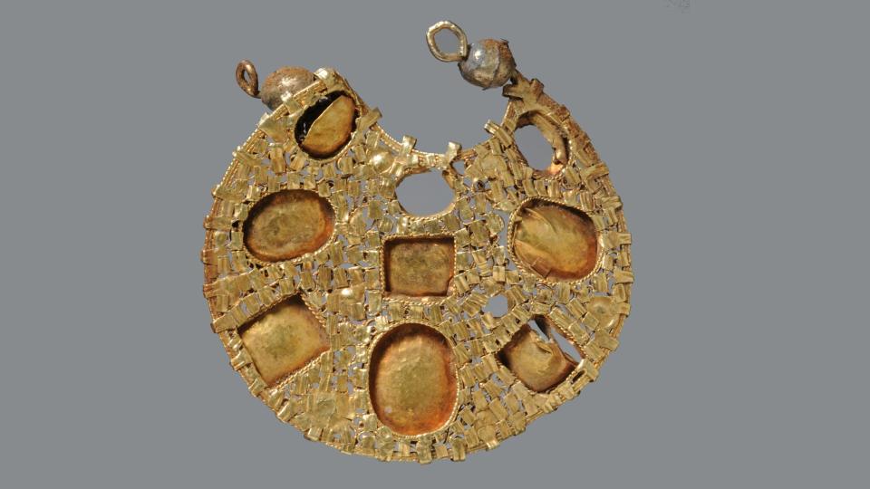 The back of the second gold earring in the Byzantine style.