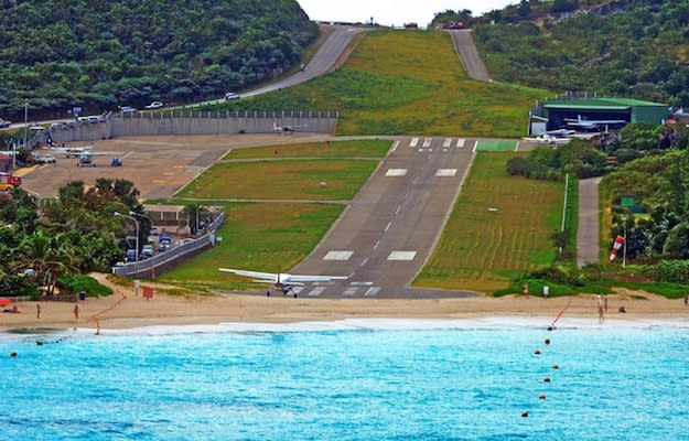 st barthelmy airport runway