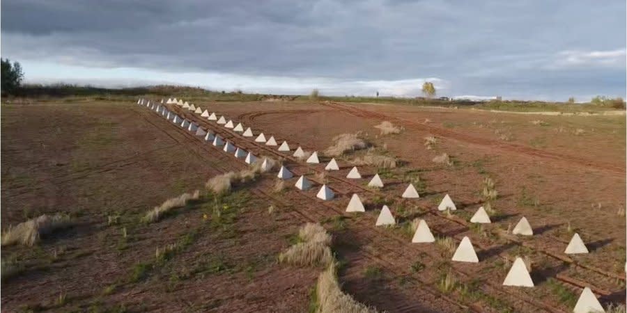 The so-called fortification consists of four rows of cement pyramids