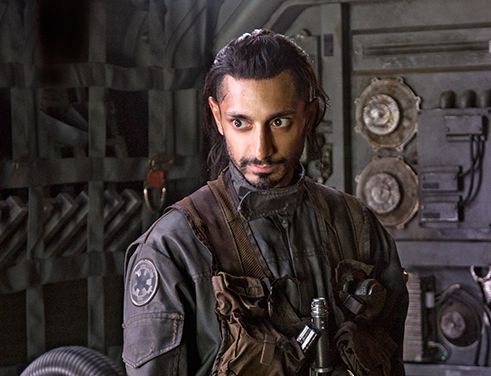 Bodhi Rook (Riz Ahmed) é o piloto líder do esquadrão Rebelde.