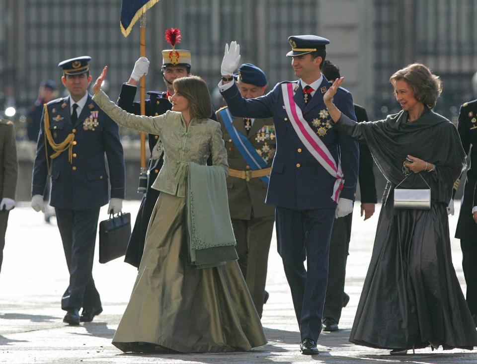 <p>Felipe and Letizia waved to onlookers as they were escorted into the Royal Palace for annual Epiphany Day ceremonies.</p>