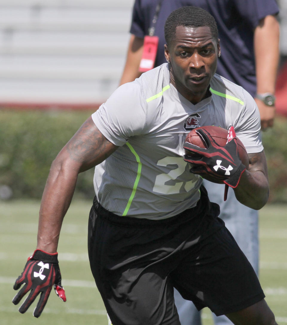 South Carolina Running back Bruce Ellington competes in a drill for NFL representatives at South Carolina football pro day in Columbia, S.C., Wednesday, April 2, 2014. (AP Photo/Mary Ann Chastain)